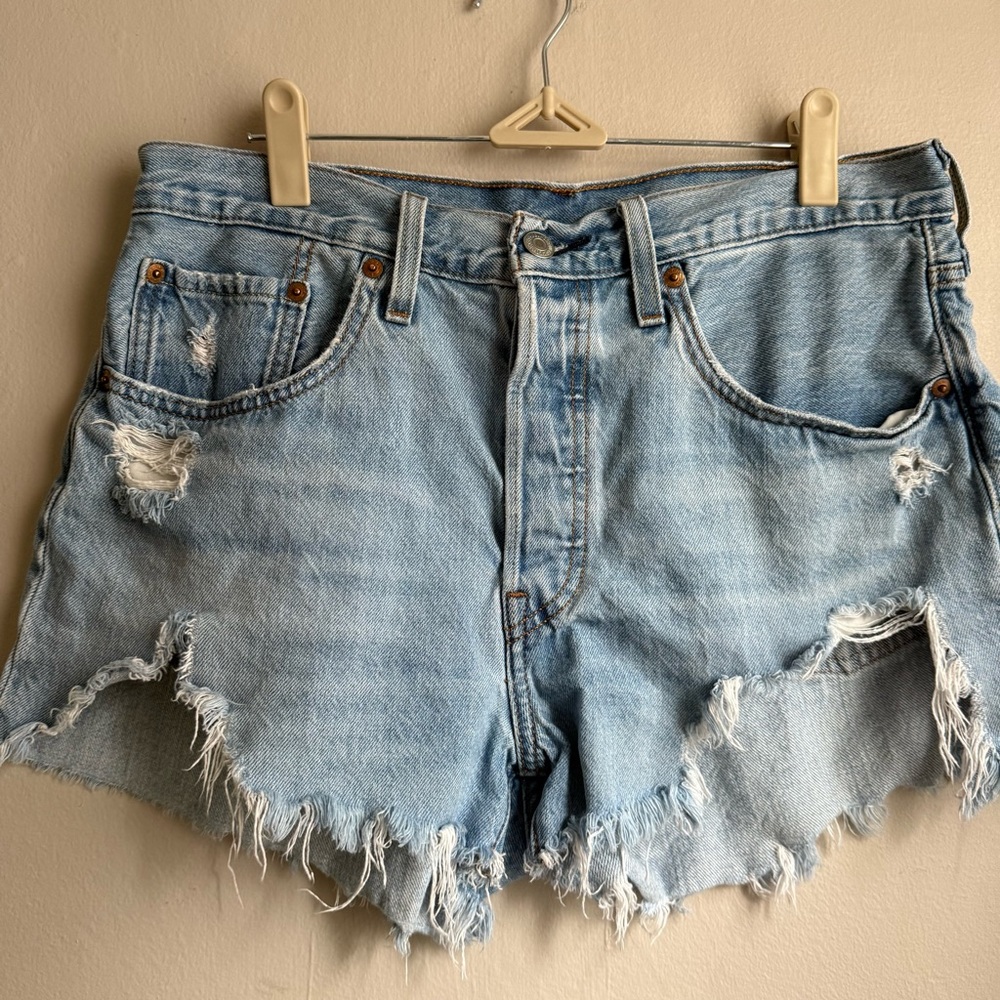 Levi’s 501 Distressed Blue Jean Shorts Size 30